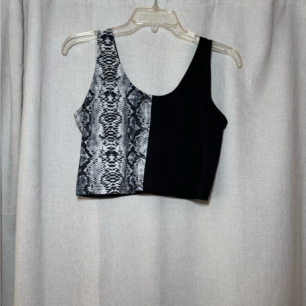 SHEIN Black and White Asymmetrical Crop Tank Top